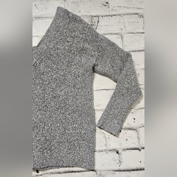 Dynamite Deep V-Neck Low Back with Functional Zipper Knit Sweater - Picture 5 of 8